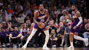 Kevin Durant, do Phoenix Suns, durante partida contra o Boston Celtics