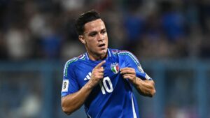 Giacomo Raspadori, da Itália, comemora gol marcado contra a Moldávia