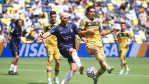 Lance de jogo entre Auckland City e Boca Juniors