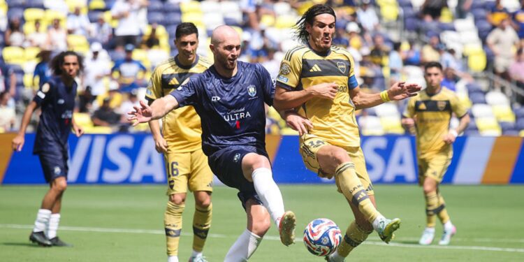 Lance de jogo entre Auckland City e Boca Juniors