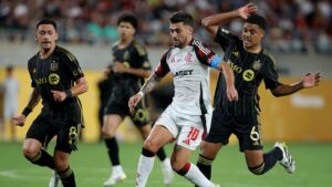 Lance de jogo entre Los Angeles FC e Flamengo