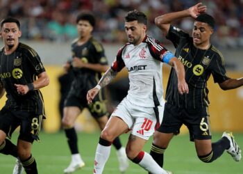 Lance de jogo entre Los Angeles FC e Flamengo
