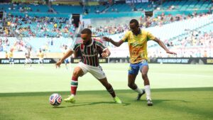 Lance de jogo entre Mamelodi Sundowns e Fluminense