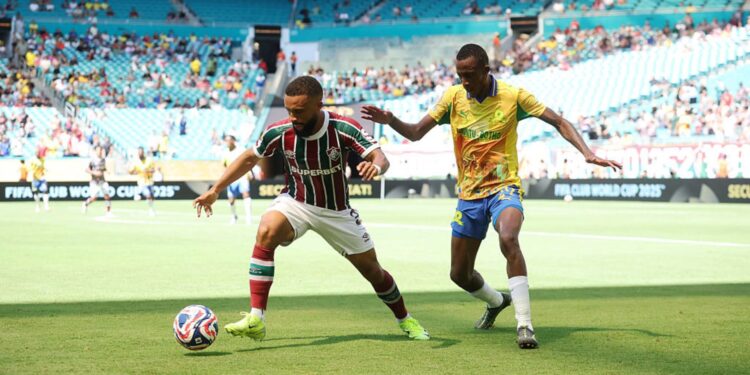 Lance de jogo entre Mamelodi Sundowns e Fluminense