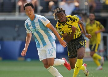 Lance de partida entre Borussia Dortmund e Ulsan HD