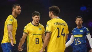 Jogadores do Brasil comemoram vitória sobre Canadá, pela VNL