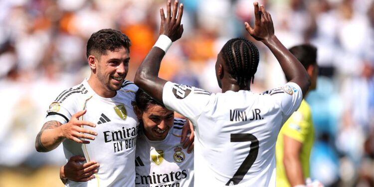 Jogadores do Real Madrid comemoram gol marcado contra o Pachuca