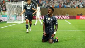 Vini Jr., do Real Madrid, comemora gol marcado contra o RB Salzburg