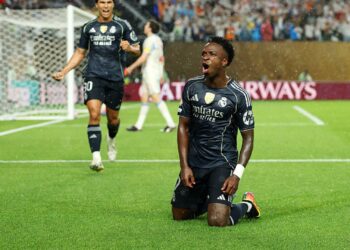Vini Jr., do Real Madrid, comemora gol marcado contra o RB Salzburg