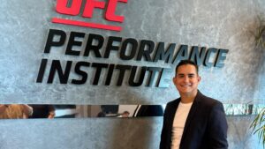 Allan Jesus e Victor Melo visitam lançamento do UFC.