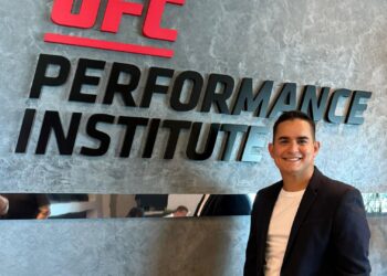 Allan Jesus e Victor Melo visitam lançamento do UFC.