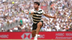 Alcaraz conquista mais um título em Queen's.