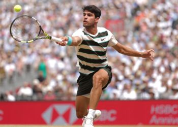 Alcaraz conquista mais um título em Queen's.