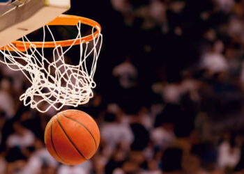 LeBron e Curry: a batalha que redefiniu o basquete moderno!