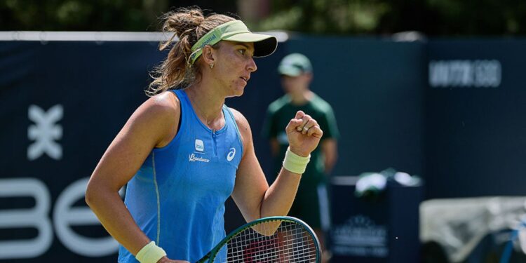 Bia Haddad comemora vitória no WTA de Bad Homburg