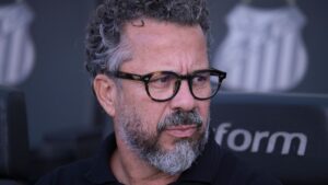 Cléber Xavier, técnico do Santos, fala sobre derrota no Brasileirão 2025.