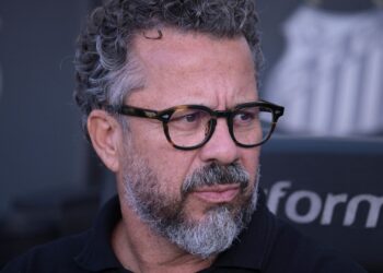 Cléber Xavier, técnico do Santos, fala sobre derrota no Brasileirão 2025.