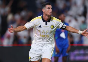 Cristiano Ronaldo renova com Al Nassr em contrato histórico.