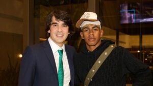 Diego Fernandes posa para foto com Yamal