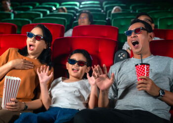 Família no cinema - Créditos: depositphotos.com / anekoho