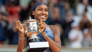 Coco Gauff celebra título em Roland Garros.