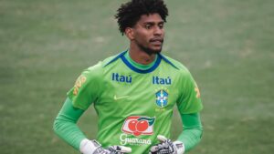 Hugo Souza, goleiro do Corinthians e da Seleção Brasileira.