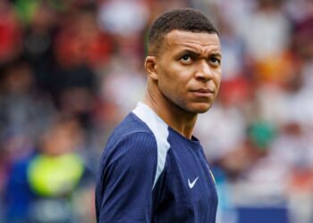Mbappé processa o PSG, seu ex-clube.