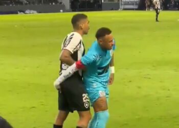 Neymar foi brincar com Allan e recebeu críticas