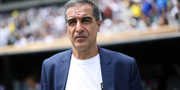Renato Paiva é demitido do Botafogo.