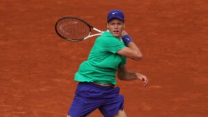 Sinner vence Bublik em Roland Garros.
