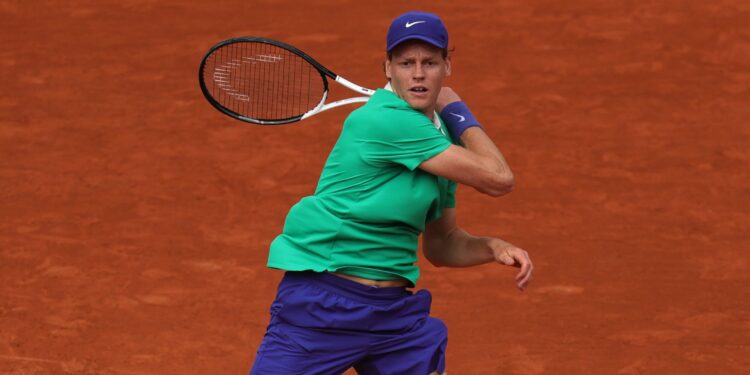 Sinner vence Bublik em Roland Garros.