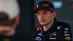 Verstappen não se arrependeu da batida