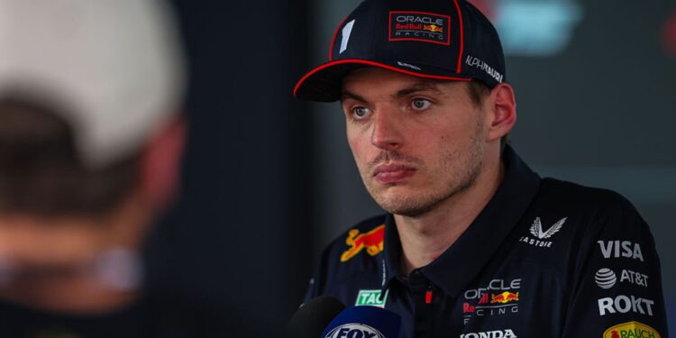 Verstappen não se arrependeu da batida