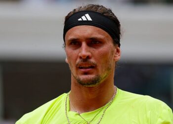 Zverev segue vivo em Roland Garros