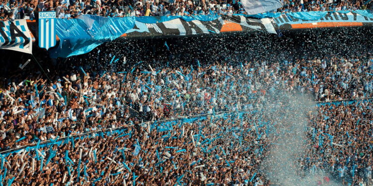 Torcida do Boca Junior em classico - Créditos: depositphotos.com / sunsinger