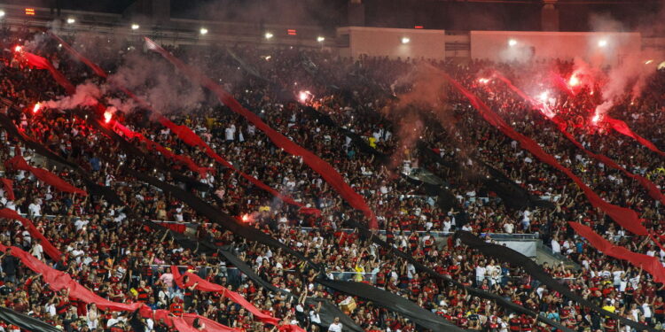 Torcida do flamengo - Créditos: depositphotos.com / thenews2.com