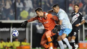 Lance de jogo entre Vasco da Gama e Grêmio