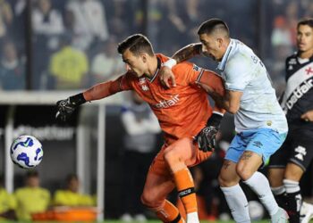 Lance de jogo entre Vasco da Gama e Grêmio