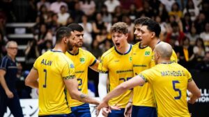 Jogadores do Brasil comemoram vitória contra a Alemanha na VNL
