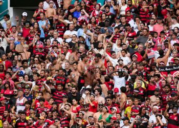 Torcida do Flamengo durante jogo contra o Bayern de Munique