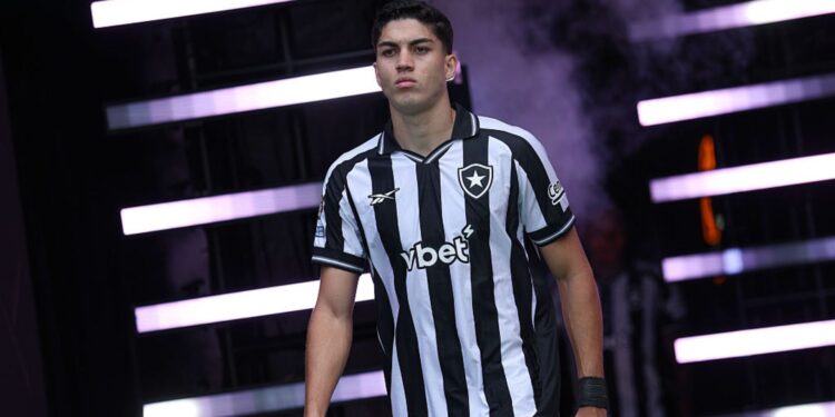 Jair, ex-Botafogo, antes de jogo contra o Palmeiras