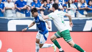 Lance de jogo entre Cruzeiro e Juventude