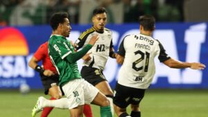 Lance de jogo entre Palmeiras e Atlético-MG