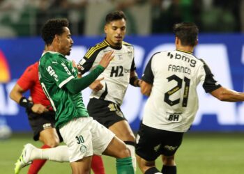 Lance de jogo entre Palmeiras e Atlético-MG