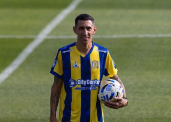 Ángel Di María, novo jogador do Rosario Central, durante evento de apresentação