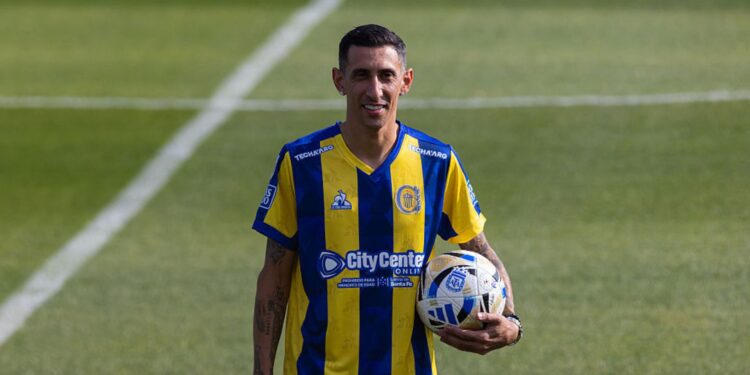 Ángel Di María, novo jogador do Rosario Central, durante evento de apresentação