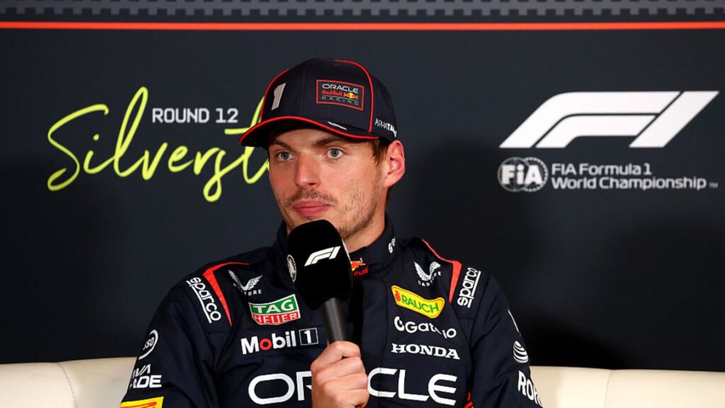 Max Verstappen, da Red Bull, durante entrevista antes do GP da Inglaterra
