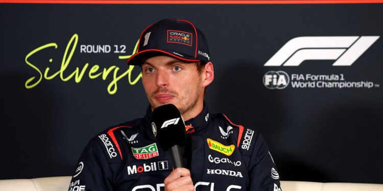 Max Verstappen, da Red Bull, durante entrevista antes do GP da Inglaterra