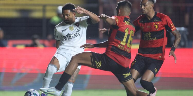 Lance de jogo entre Sport e Botafogo