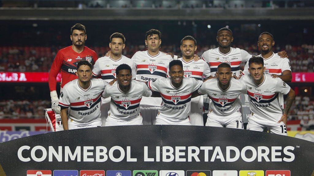 Jogadores do São Paulo posam para foto antes de jogo contra o Talleres